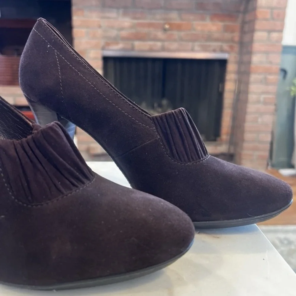 Coach Suede Heeled Pumps Women's 8.5 Brown Slip On Career Classic Gorp Core prep